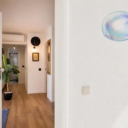 Walk To Marina & - Renovated - Parking Διαμέρισμα