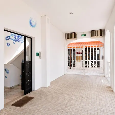 Walk To Marina & - Renovated - Parking *