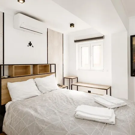 Apartment Walk To Marina & - Renovated - Parking