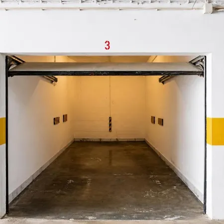 Walk To Marina & - Renovated - Parking * Βιλαμούρα